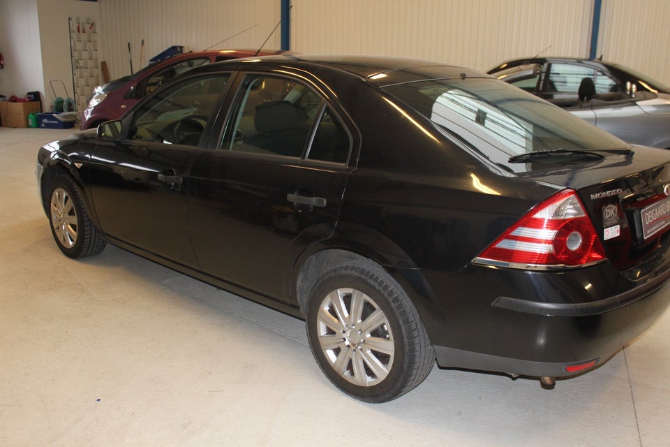 Ford Mondeo 1,8 Ambiente 110 5d