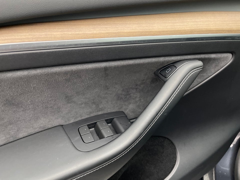 Tesla Model Y Long Range AWD 5d