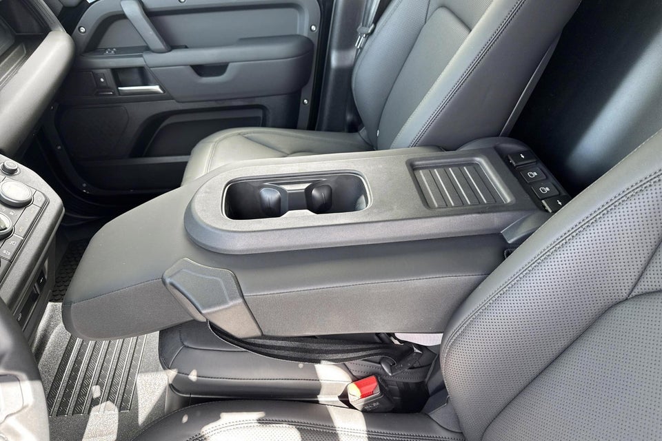 Land Rover Defender 110 3,0 D250 Hard Top X-Dynamic SE aut. Van 5d