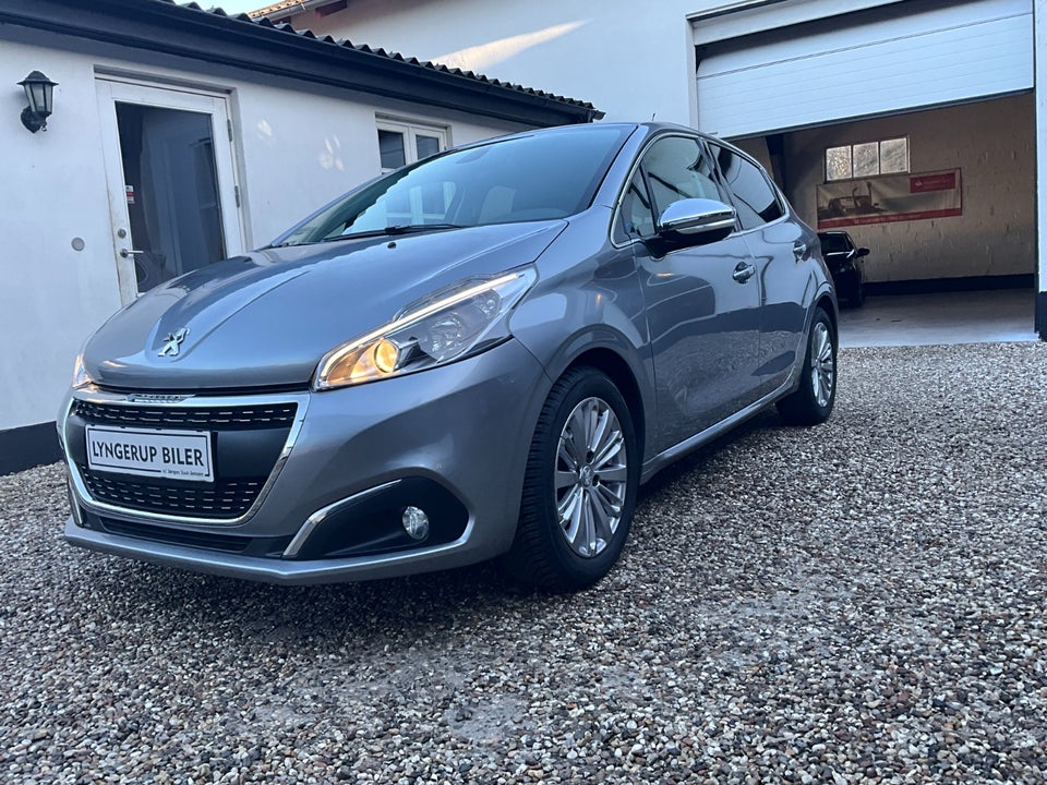 Peugeot 208 1,2 PureTech 82 Selection Sky 5d