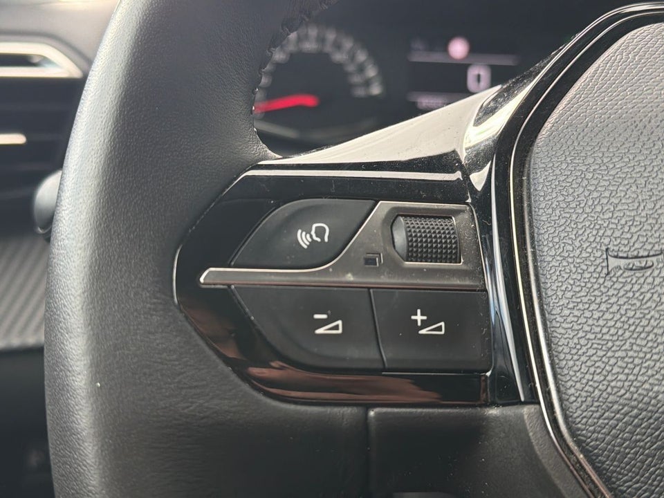 Peugeot 208 1,2 PureTech 75 Black Limited 5d