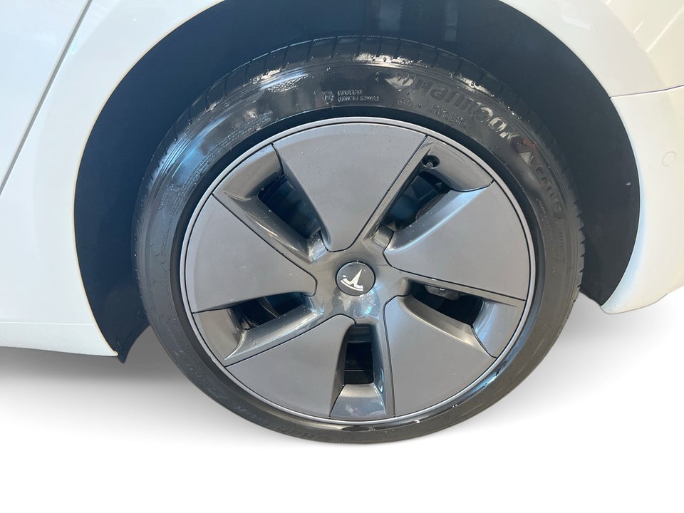 Tesla Model 3 Standard Range+ RWD 4d
