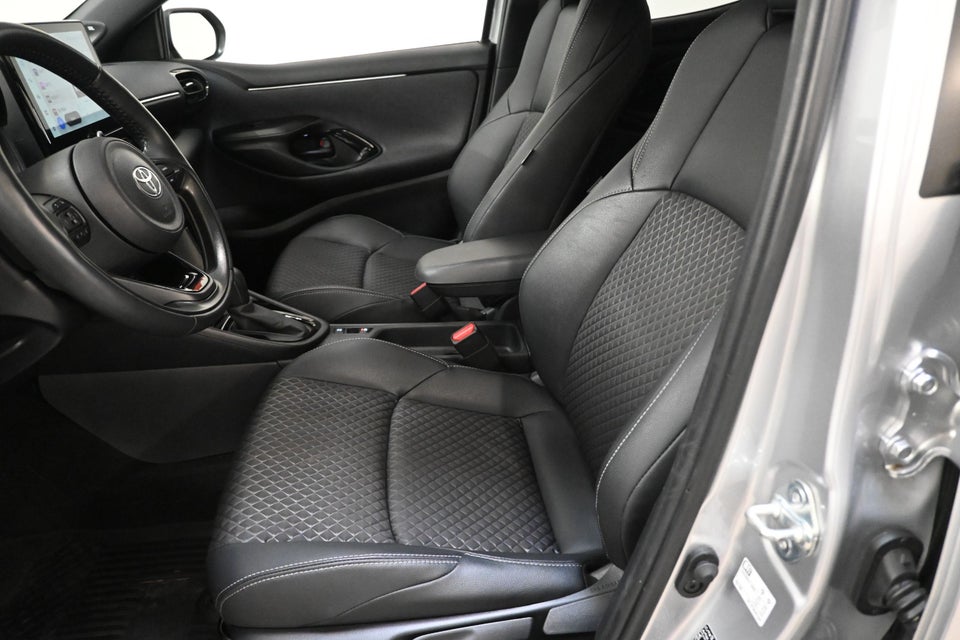 Toyota Yaris 1,5 Hybrid Executive e-CVT 5d