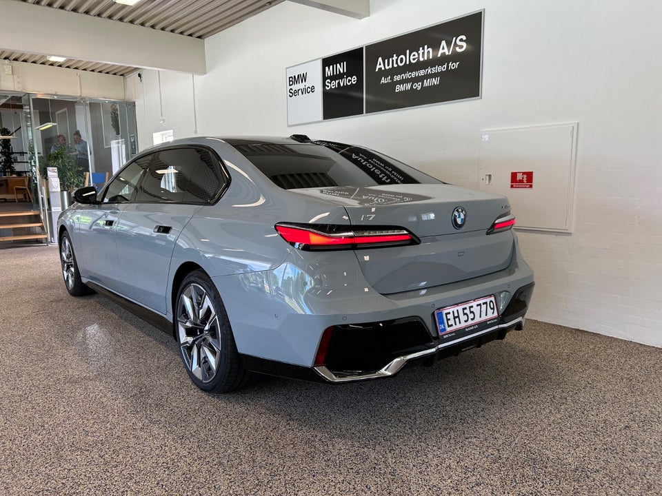 BMW i7 xDrive60 M-Sport 4d