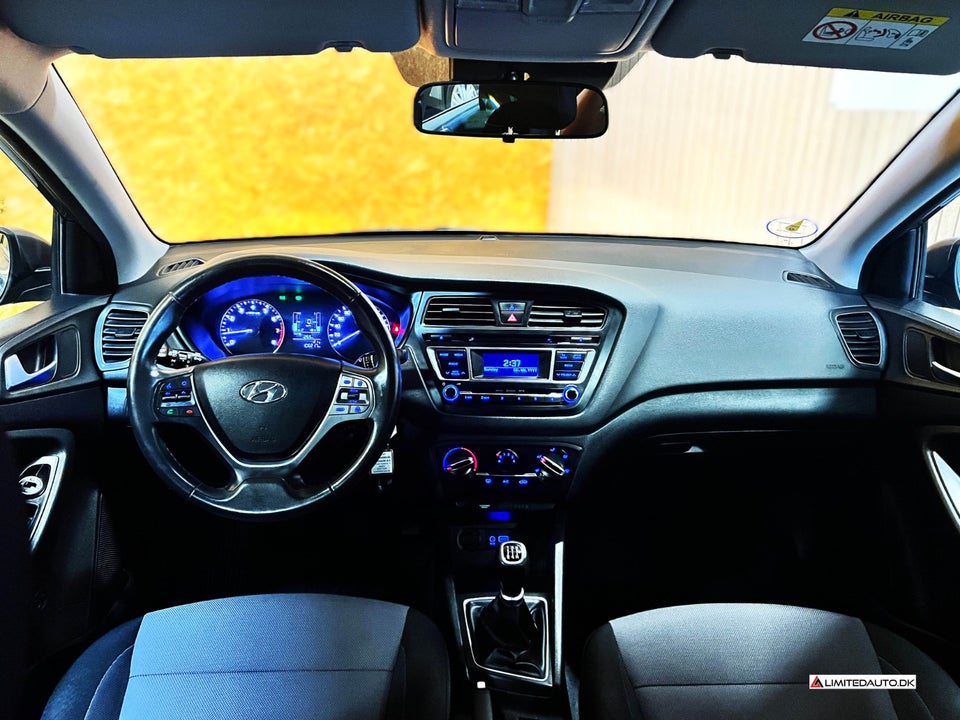 Hyundai i20 1,25 Passion 5d