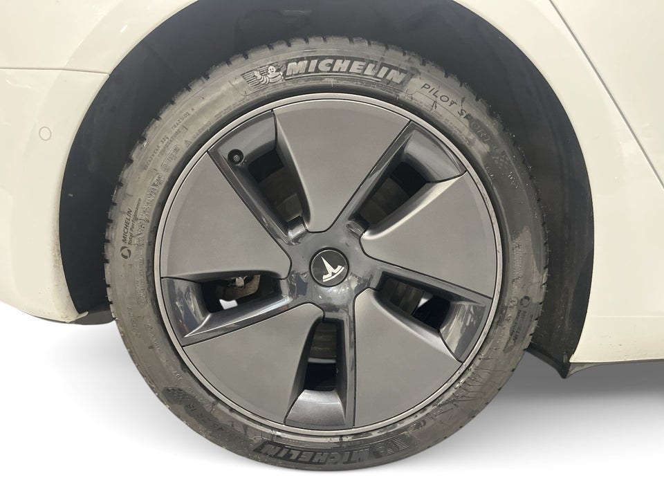 Tesla Model 3 Standard Range+ RWD 4d