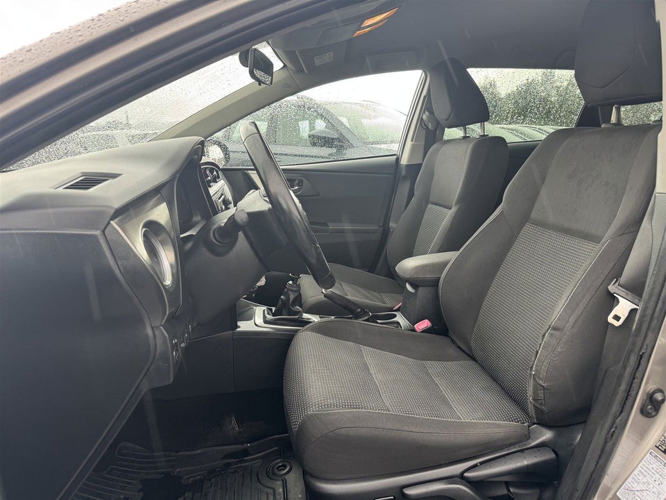 Toyota Auris 1,6 T2 Touring Sports 5d