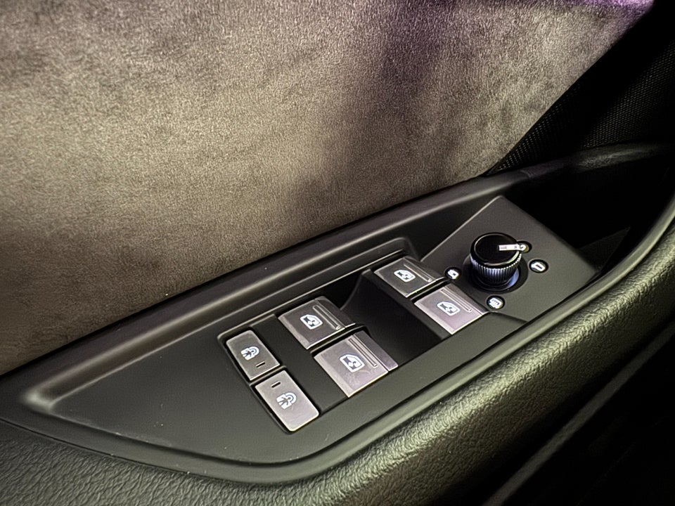 Audi e-tron 55 quattro 5d