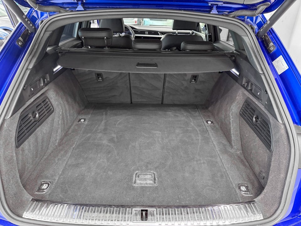 Audi Q8 e-tron 55 S-line quattro 5d