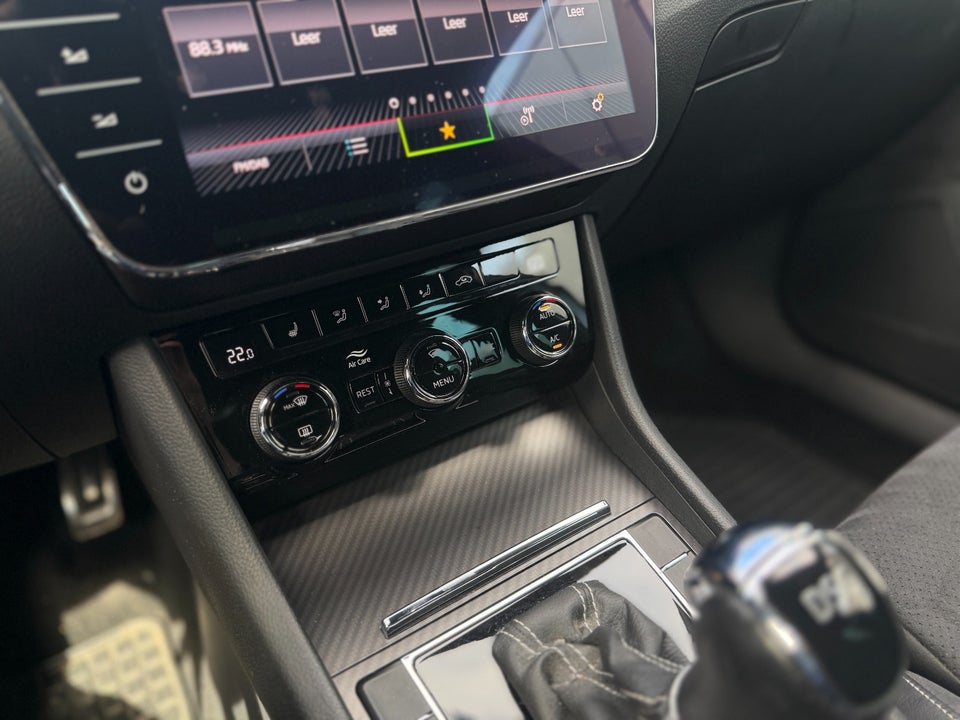 Skoda Superb 1,4 TSi iV Sportline Combi DSG 5d