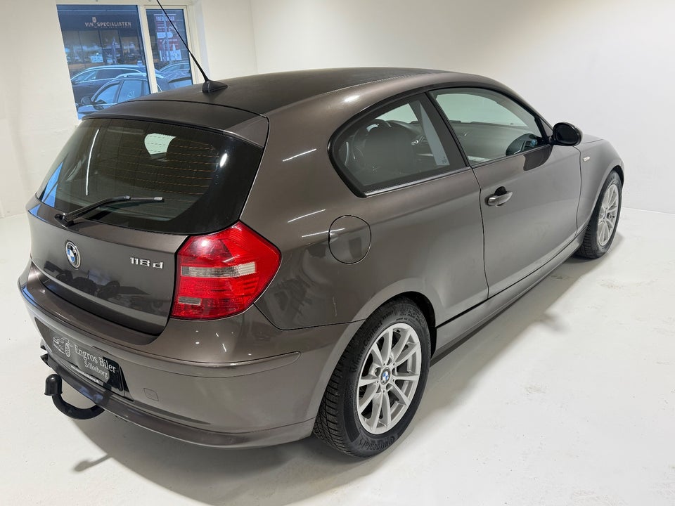 BMW 118d 2,0 Advantage aut. 3d