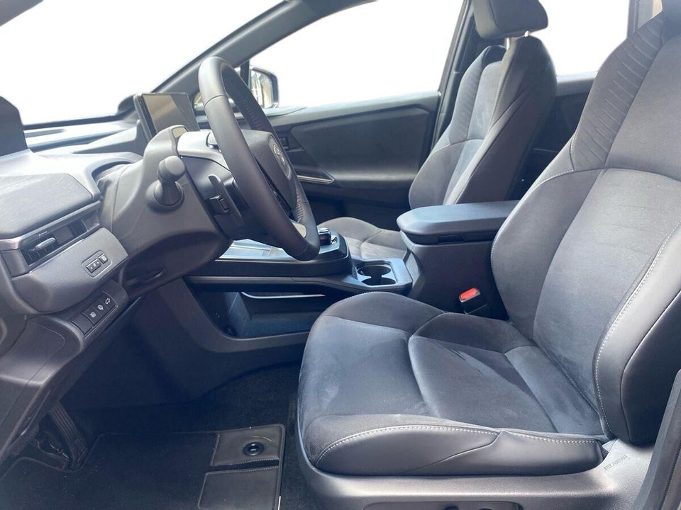 Toyota C-HR+ 77 Executive AWD 5d