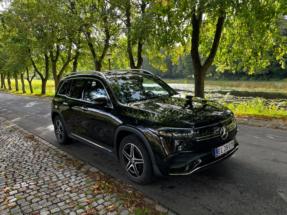 Mercedes EQB250 AMG Line 5d