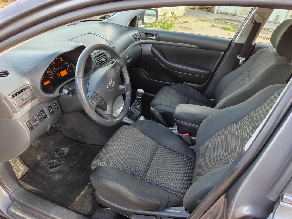 Toyota Avensis 2,0 D-4D Sol stc. 5d