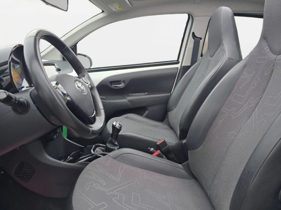 Toyota Aygo 1,0 VVT-i x-wave Sky 5d