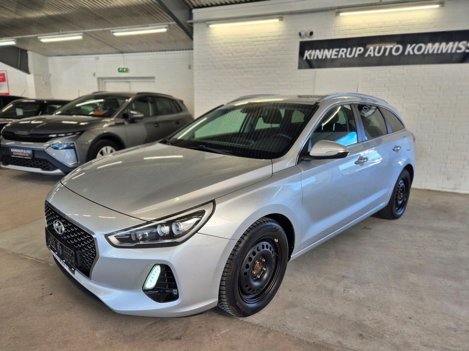 Hyundai i30 1,6 CRDi 110 Premium stc. 5d