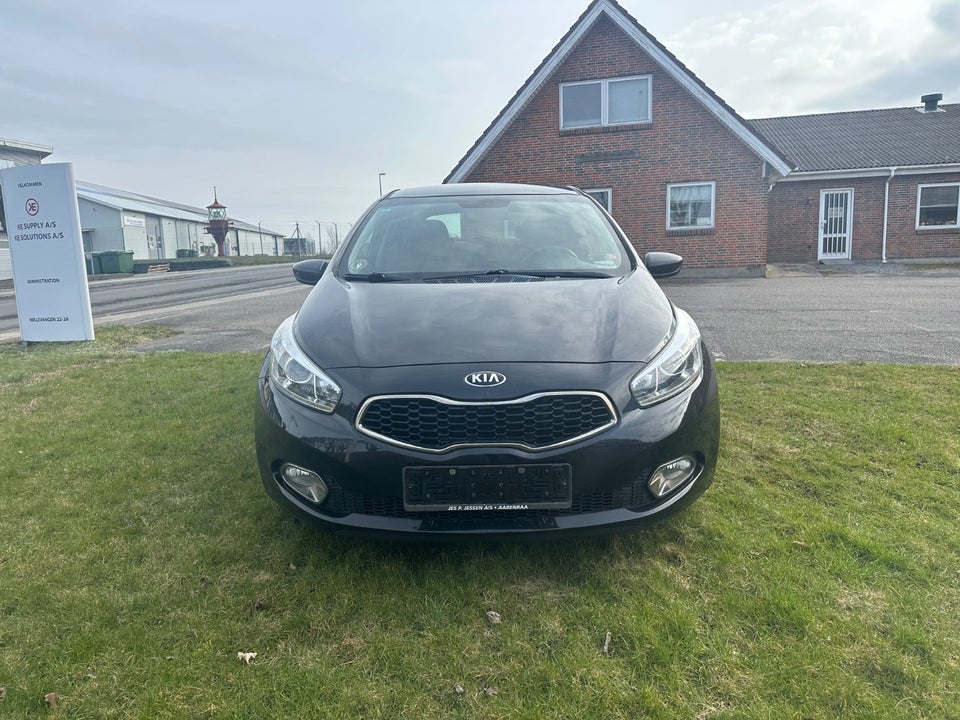 Kia Ceed 1,6 CRDi 128 Style+ Clim 5d