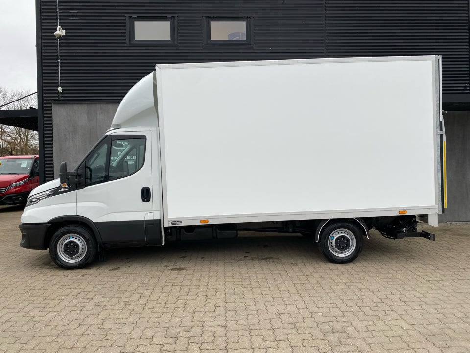 Iveco Daily 3,0 35S18 4100mm Box m/lift AG8