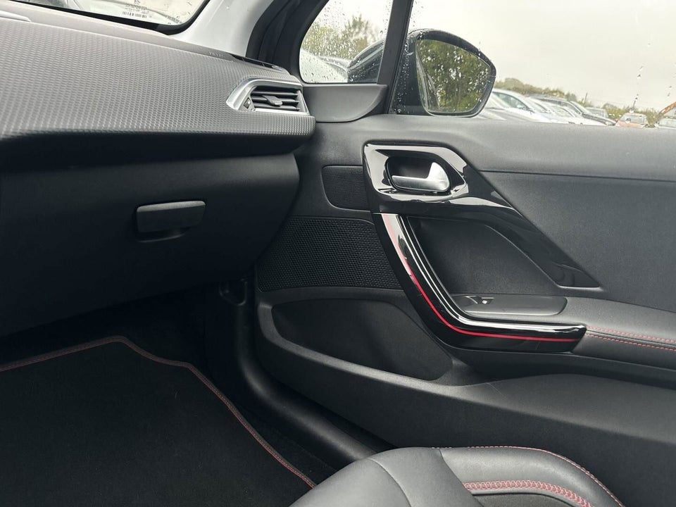 Peugeot 2008 1,6 BlueHDi 120 GT Line Sky 5d