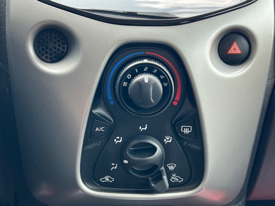Toyota Aygo 1,0 VVT-i x-play x-shift 5d