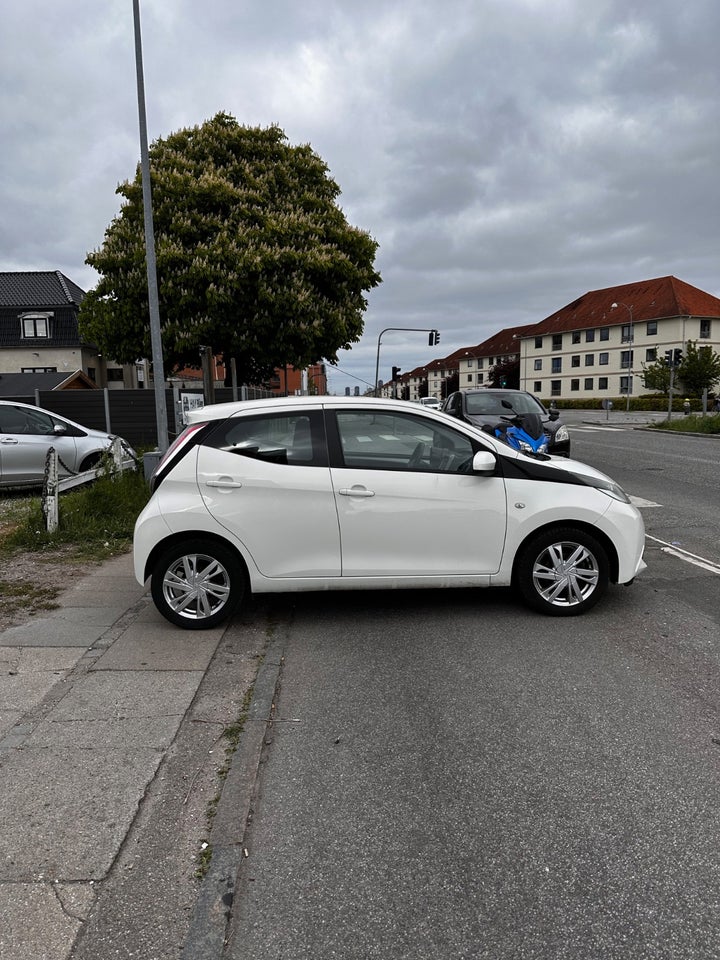 Toyota Aygo 1,0 VVT-i x-press 5d
