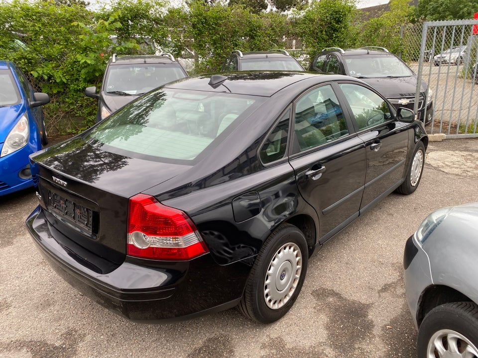 Volvo S40 1,6  4d