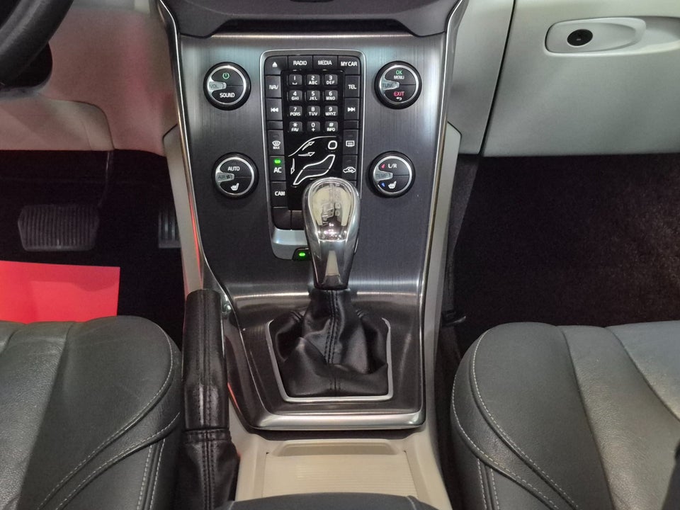 Volvo V40 2,0 D3 150 Summum aut. 5d
