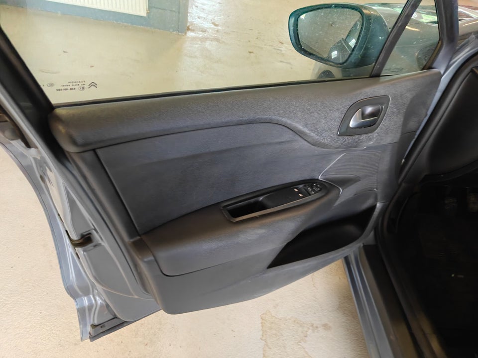Citroën C4 1,6 HDi 90 Attraction 5d