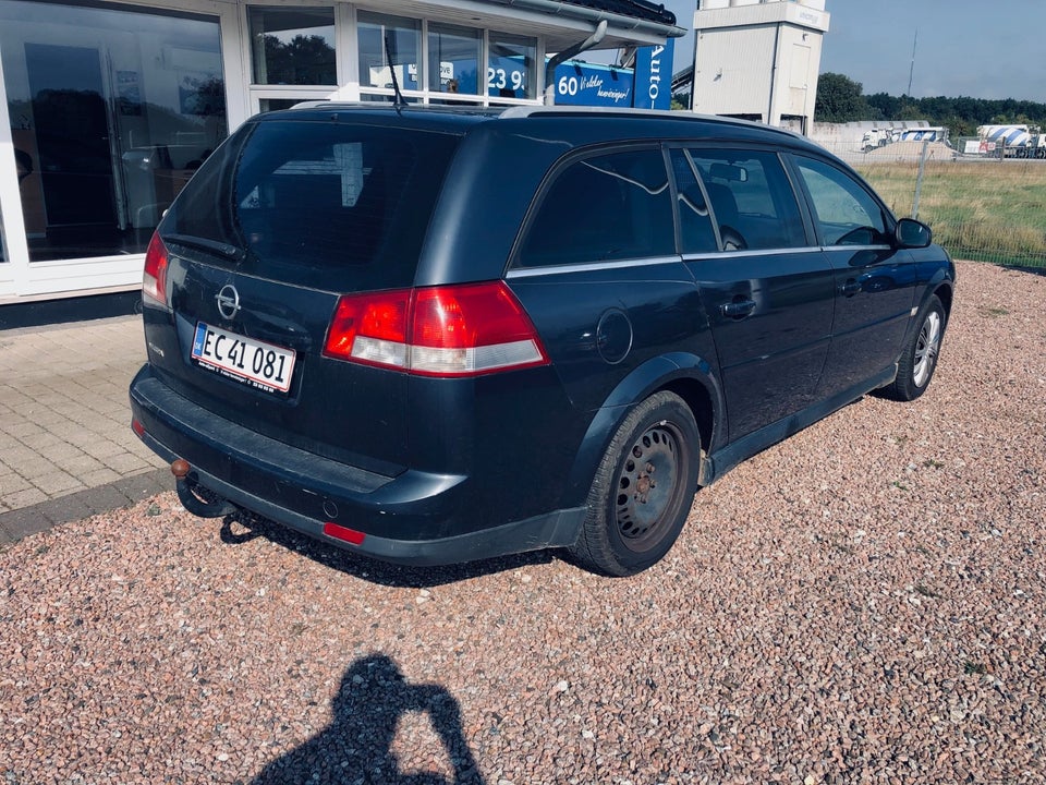 Opel Vectra 1,8 16V 125 Elegance stc. 5d