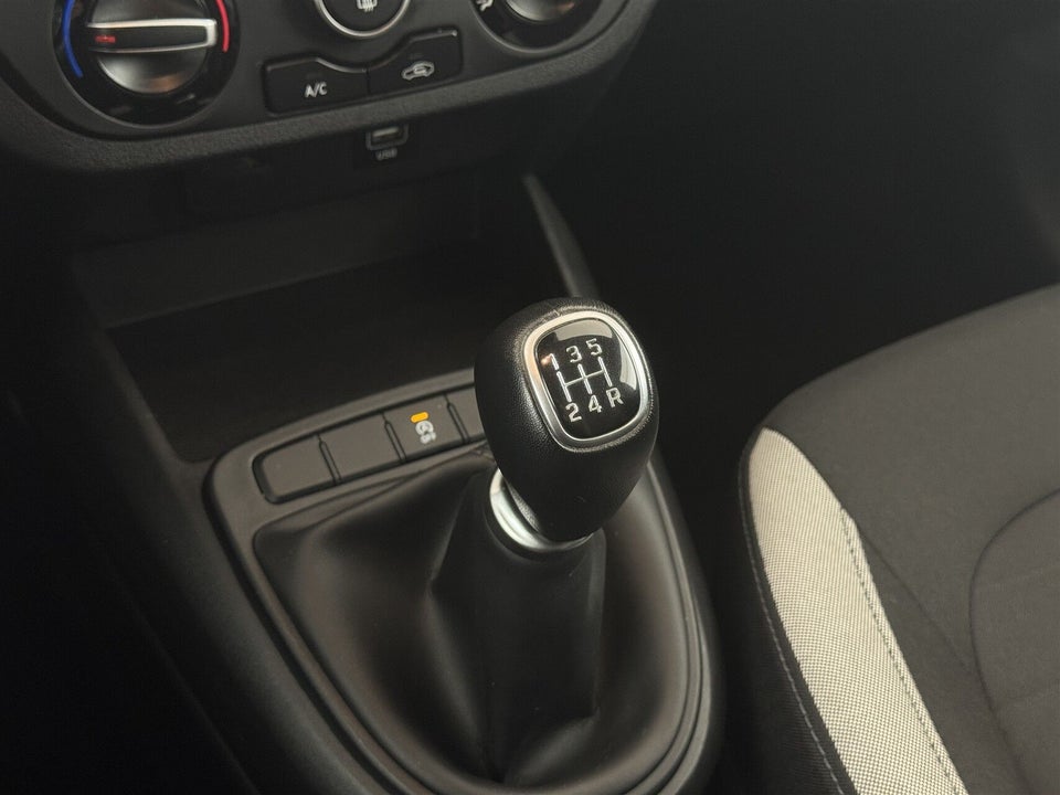 Hyundai i10 1,0 MPi Essential 5d