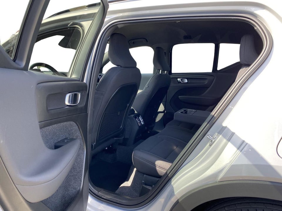 Volvo EX40 Extended Range Plus 5d
