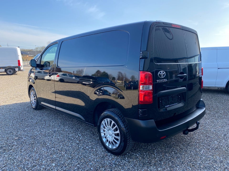 Toyota ProAce 2,0 D 144 Medium Master aut. 4d