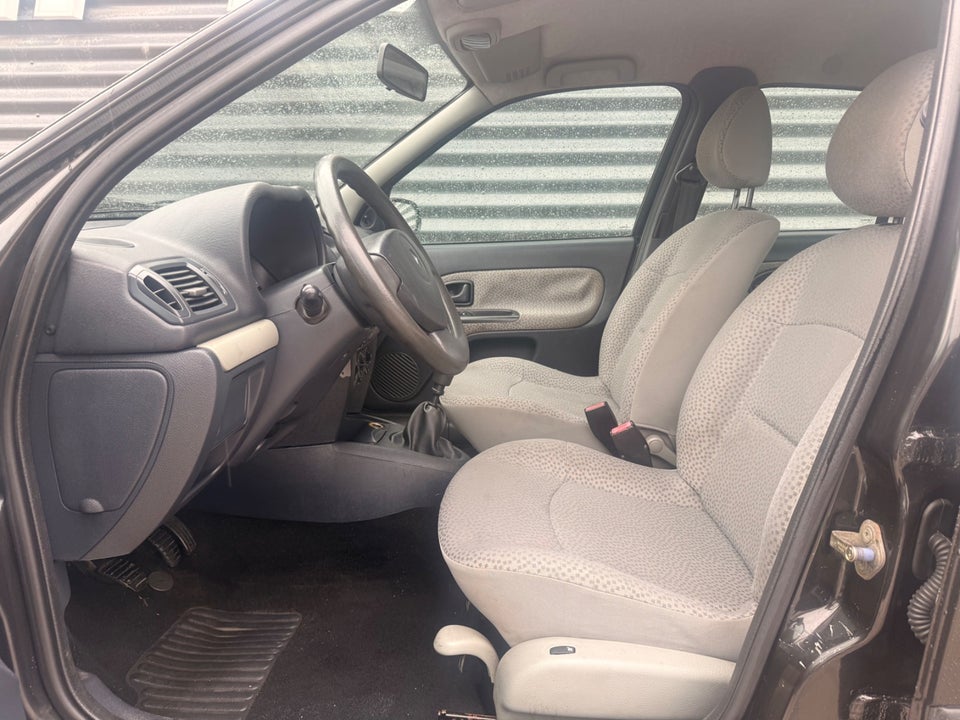 Renault Clio II 1,2 8V Basic 5d