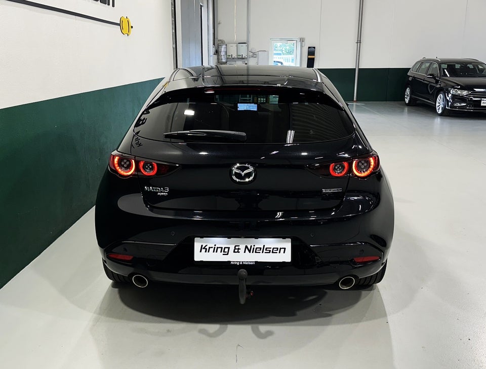 Mazda 3 2,0 SkyActiv-X 180 Cosmo Tech aut. AWD 5d