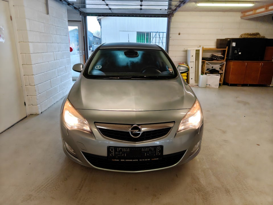 Opel Astra 1,4 T 140 Sport 5d