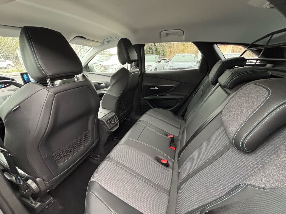 Peugeot 3008 1,6 Hybrid Selection Sport Limited EAT8 5d