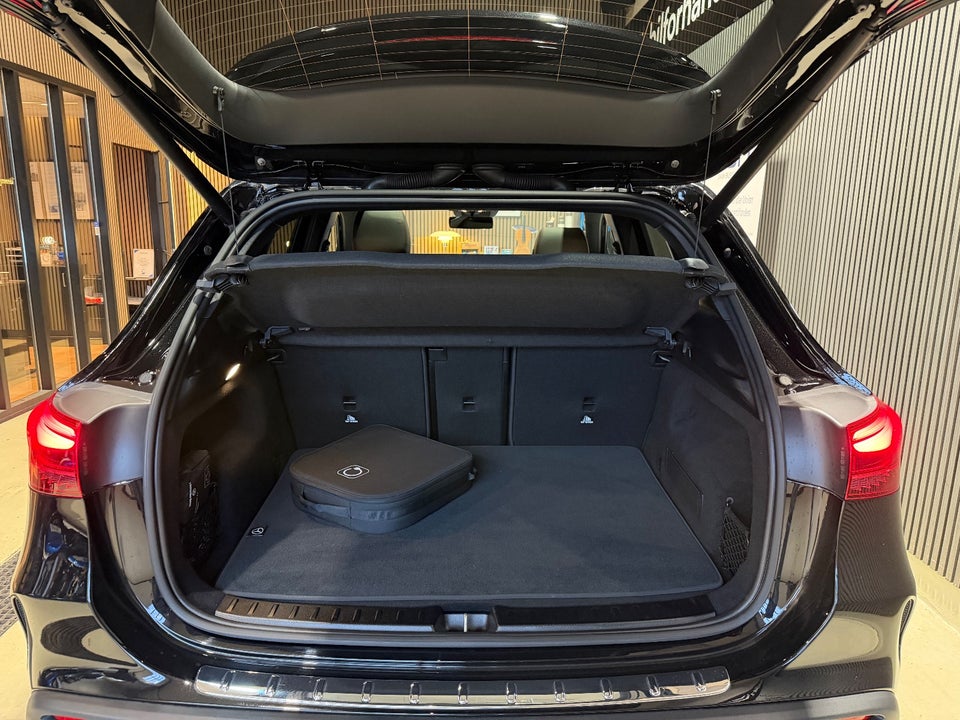 Mercedes EQA300 AMG Premium 4Matic 5d