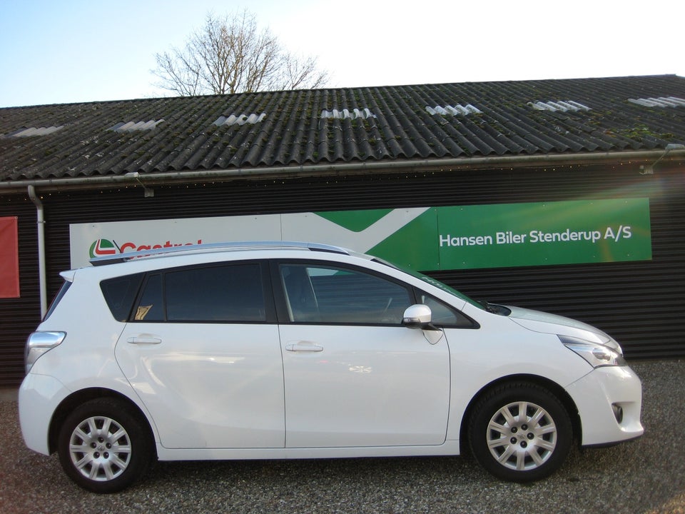 Toyota Sportsvan 1,6 VVT-i T1 Van 5d