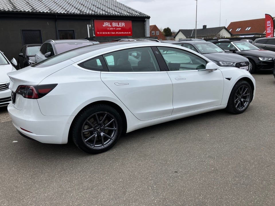 Tesla Model 3 Standard Range+ RWD 4d