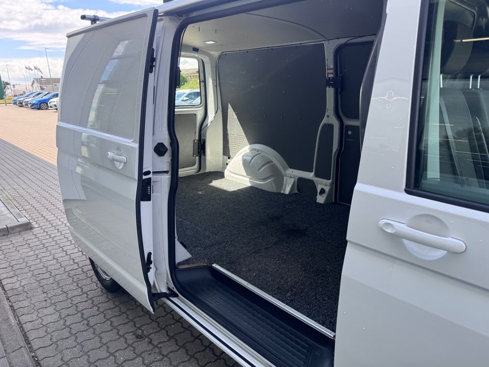 VW Transporter 2,0 TDi 150 Kassevogn lang