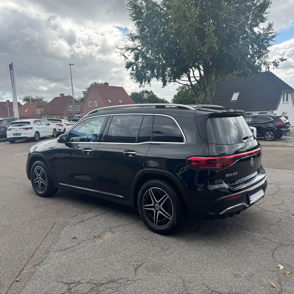 Mercedes EQB250 AMG Line 5d