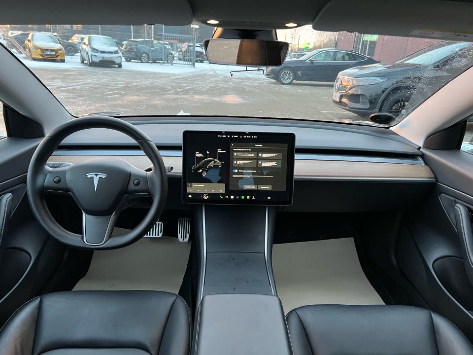 Tesla Model 3 Standard Range+ RWD 4d