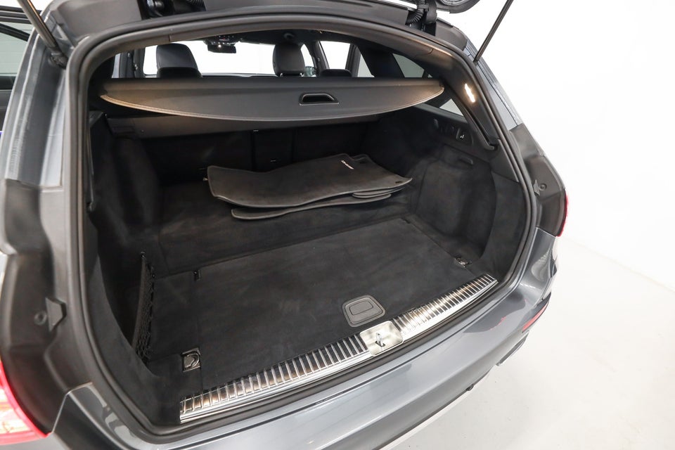 Mercedes E300 de 2,0 AMG Line stc. aut. 5d