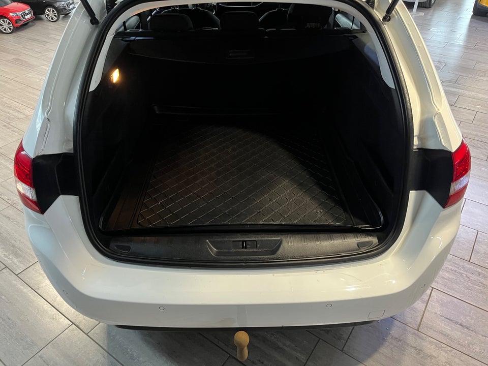 Peugeot 308 1,6 BlueHDi 120 Style SW 5d