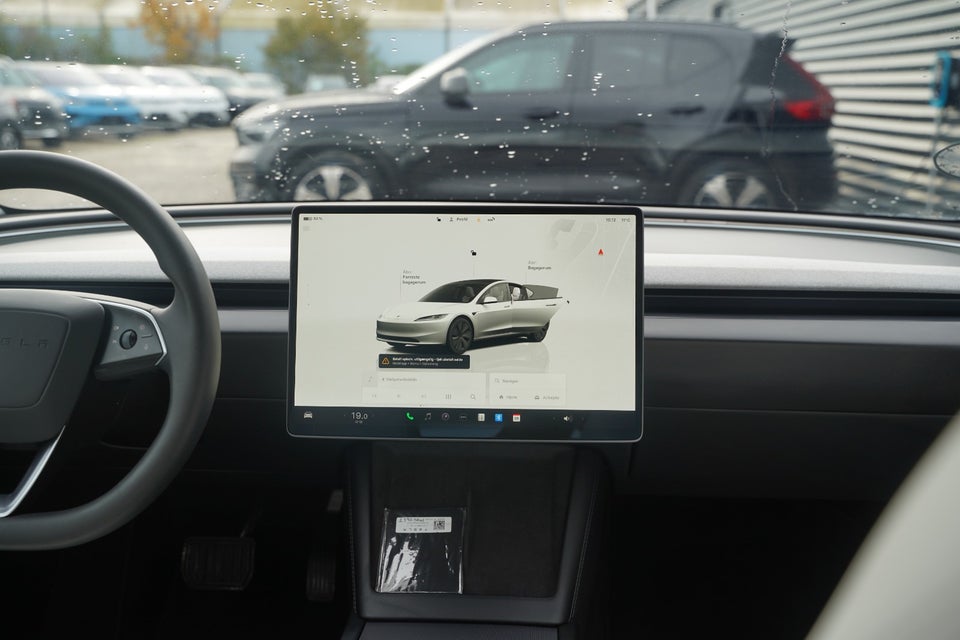 Tesla Model 3 Long Range AWD 4d