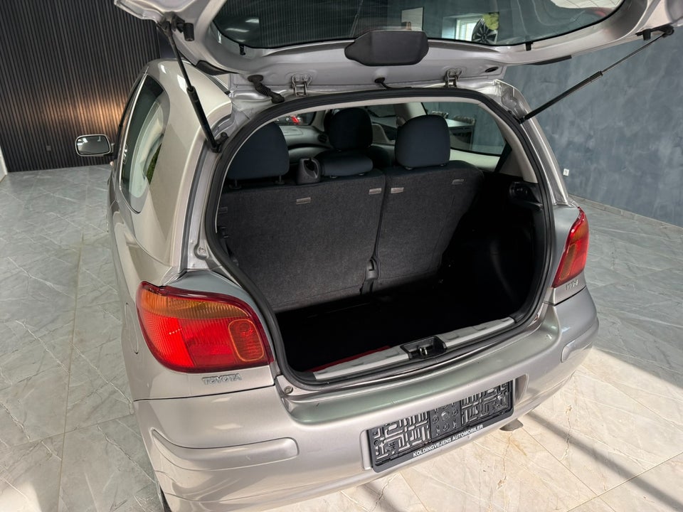 Toyota Yaris 1,3 Luna 3d