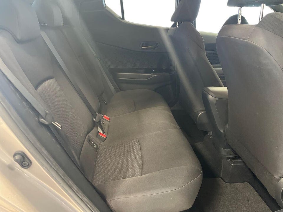 Toyota C-HR 1,8 Hybrid Premium Selected CVT 5d
