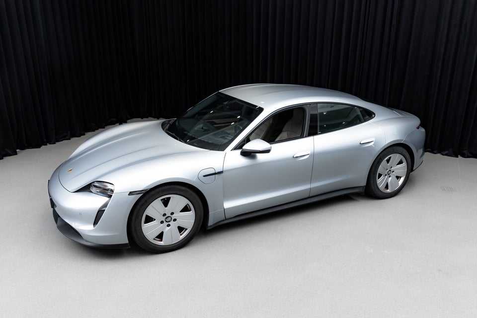 Porsche Taycan Performance+ 4d