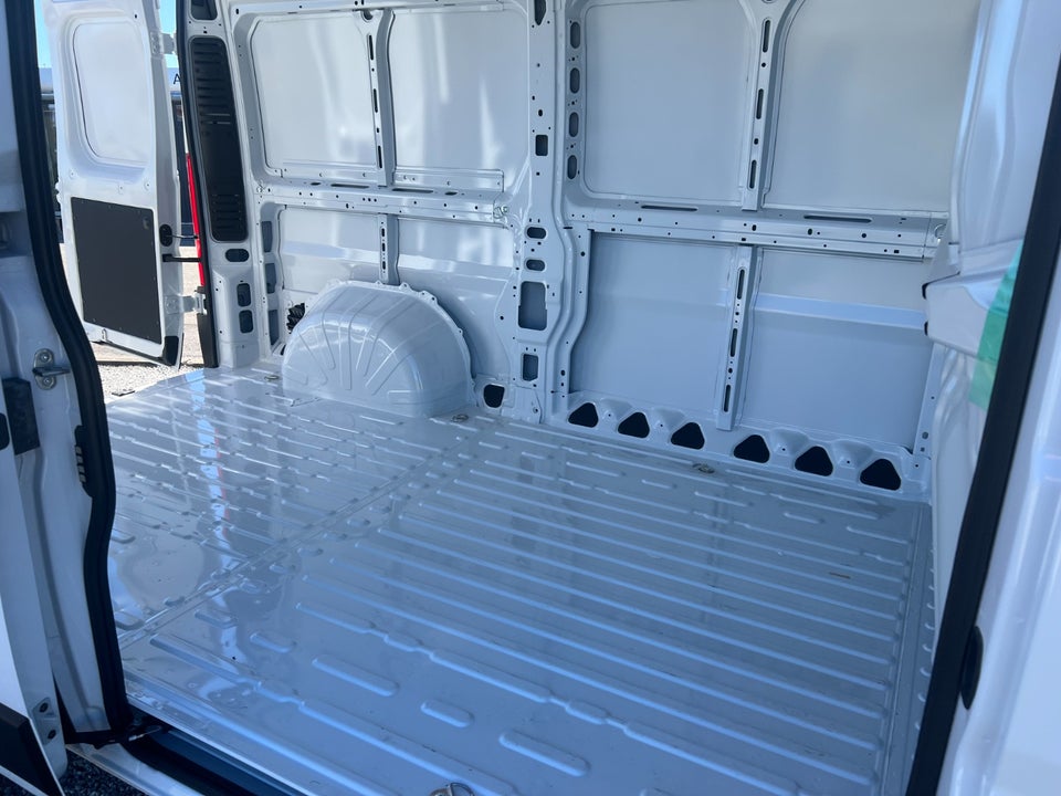 Fiat Ducato 35 Maxi 2,2 MJT 180 Kassevogn L2H2 Pro aut.