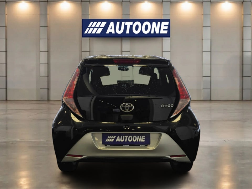 Toyota Aygo 1,0 VVT-i x-black 5d